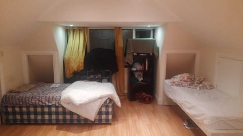 1 bedroom, desk, free WiFi, bed sheets