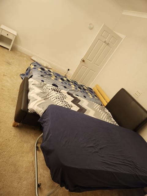 1 bedroom, desk, free WiFi, bed sheets