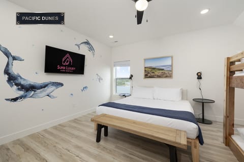 PGA Clubhouse - Upper Level: Bedroom 7 w/ king bed, 4 twin beds, and ensuite bathroom