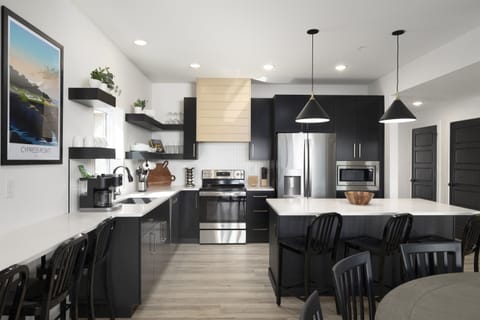 PGA Clubhouse - Main Level: Kitchen