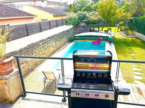 piscine et barbecue