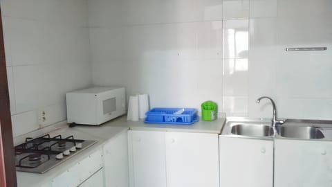 Fridge, microwave, oven, coffee/tea maker