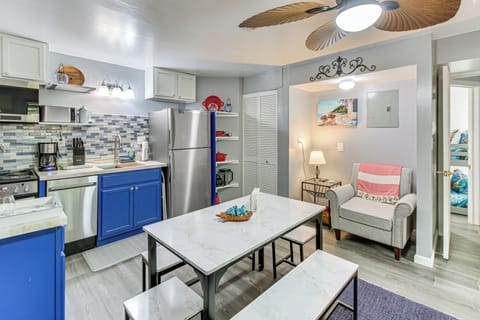 Dining Area | Dishware & Flatware Provided