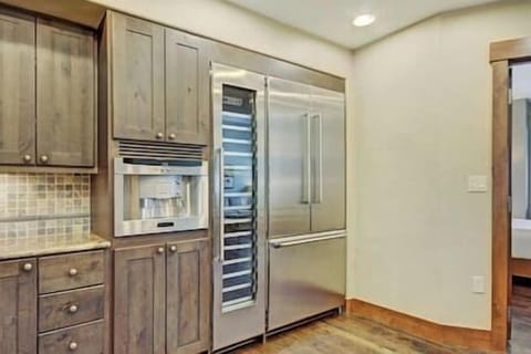 3-Bedroom at One Ski Hill Place kitchen