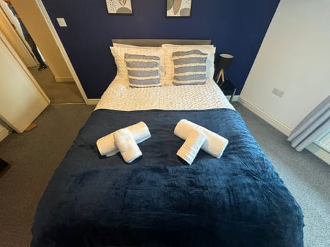 7 bedrooms, iron/ironing board, free WiFi, bed sheets