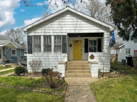 Welcome to the Golden Dome Getaway! Nestled in a quiet neighborhood, our charming cottage offers a serene retreat within walking distance from campus. Enjoy the perfect blend of tranquility and convenience during your stay.