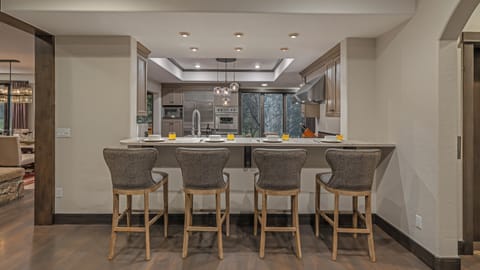 Kitchen breakfast bar seating