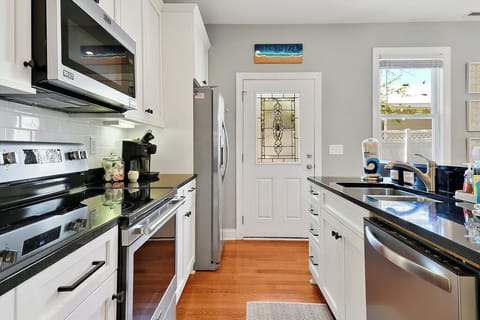 Fridge, stovetop, coffee/tea maker