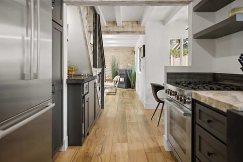 Gourmet kitchen to make your gourmet meals.