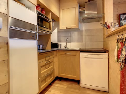 Fridge, microwave, dishwasher, coffee/tea maker