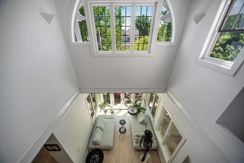 Numerous windows and so much light!