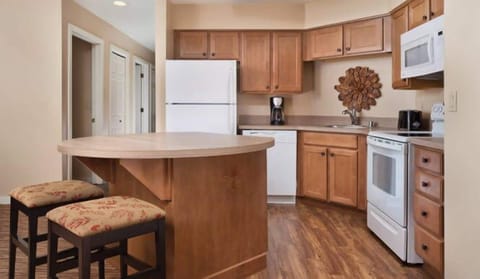 worldmark-big-bear-kitchen-664x386_enhanced