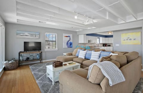 Nice, open living kitchen and dining areas