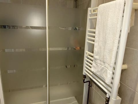 Shower, towels