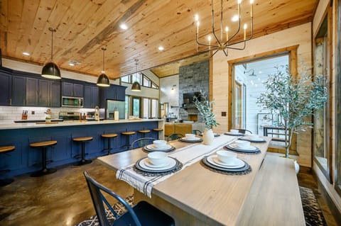 Dining Table + additional seating in the bar