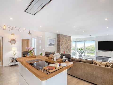 Open plan living space | Swn Y Mor, Trearddur Bay