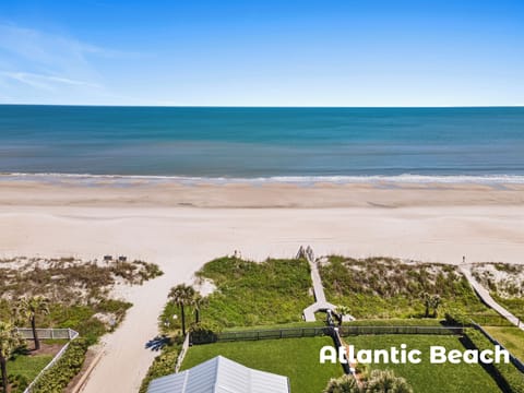 Beach nearby, sun loungers, beach towels