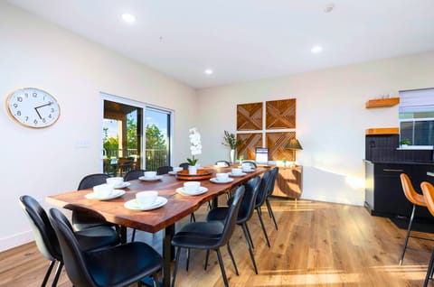 Gather ‘round the stunning wood table—plenty of room for the whole crew (even the littlest)!