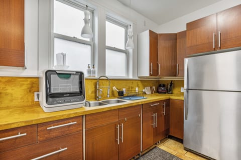 Microwave, oven, stovetop, dishwasher