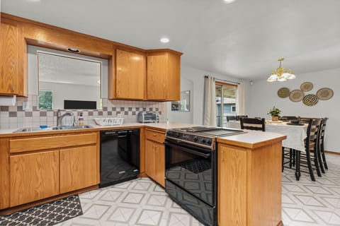 Fully stocked kitchen with all the things you need!