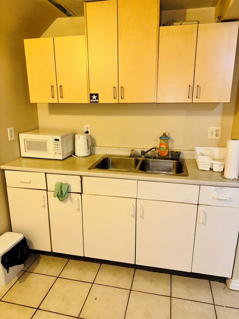 Microwave, oven, stovetop, coffee/tea maker