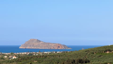 Set in a prime location above Platanias area.