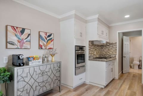 Start your day right! ☕✨ Enjoy a fresh brew at our cozy kitchen coffee bar—your perfect morning pick-me-up.