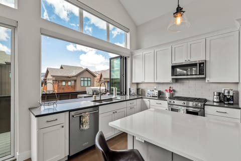 Kitchen - High End Appliances