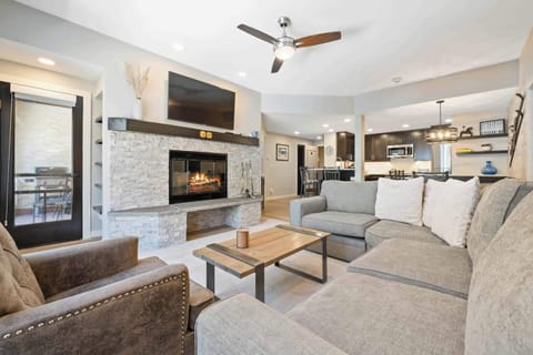 charter-1250-3251_52831050693_o