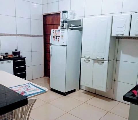 Fridge, stovetop, blender, cookware/dishes/utensils