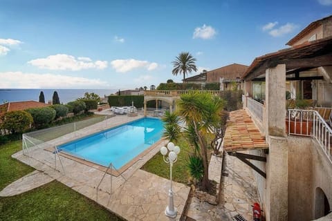 Swimming pool and Sea view