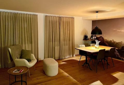 Living and dining area in casa M