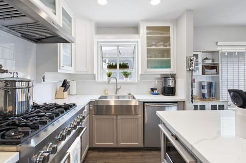 This home has a high-end kitchen with everything you need to prepare a delicious meal. Just bring food and drinks!