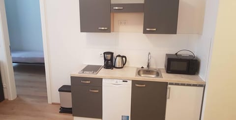 Fridge, microwave, oven, coffee/tea maker