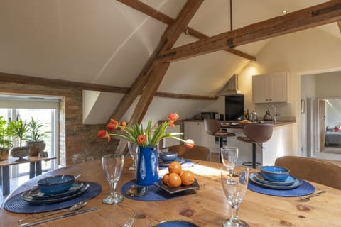 The Granary at Oriel Farm Dining Area - StayCotswold