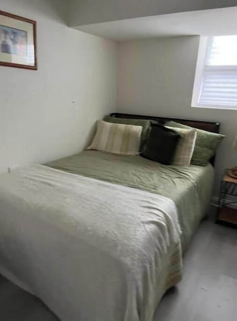 2 bedrooms, in-room safe, internet, bed sheets