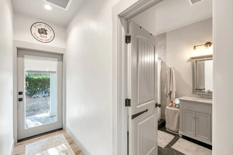 Cottage Full Bathroom w/ shower