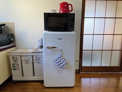 Fridge, microwave, stovetop, electric kettle