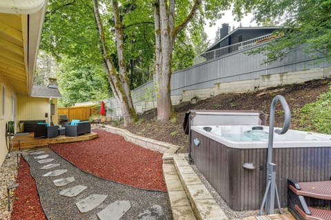 Sammamish Vacation Rental | 2BR | 2BA | 1 Step to Enter | 1,200 Sq Ft