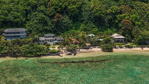 Beach nearby, sun loungers, beach towels