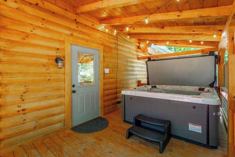 Indoor spa tub