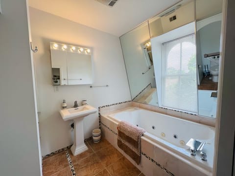 Shower, jetted tub, hair dryer, towels