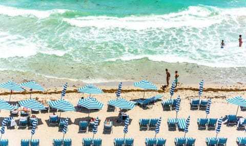 Beach nearby, sun loungers, beach towels