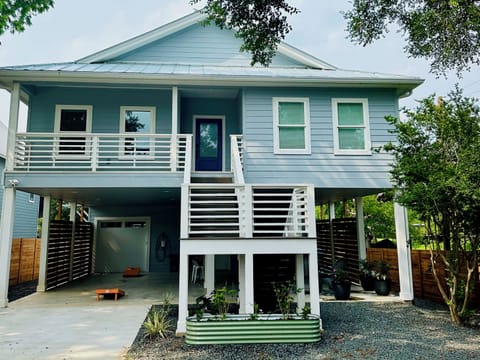 Elevated floorplan – indoor living is upstairs with lake views