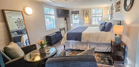 Upper Bedroom, Queen