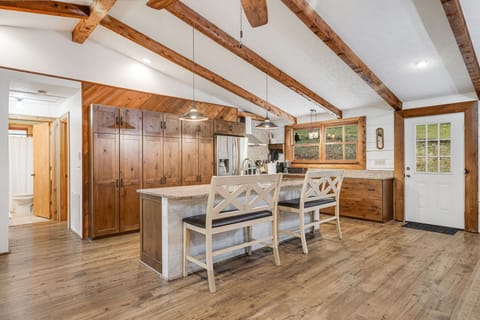 Chef's Gourmet Kitchen w/ Breakfast Bar Seating & Stainless Steel Appliances