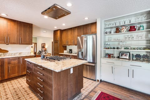 Fridge, stovetop, dishwasher, coffee/tea maker