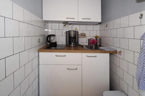 Fridge, stovetop, coffee/tea maker, electric kettle