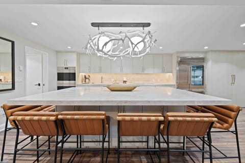 charter-5240-8334_52634278035_o