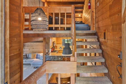 Entryway: Split-level entryway